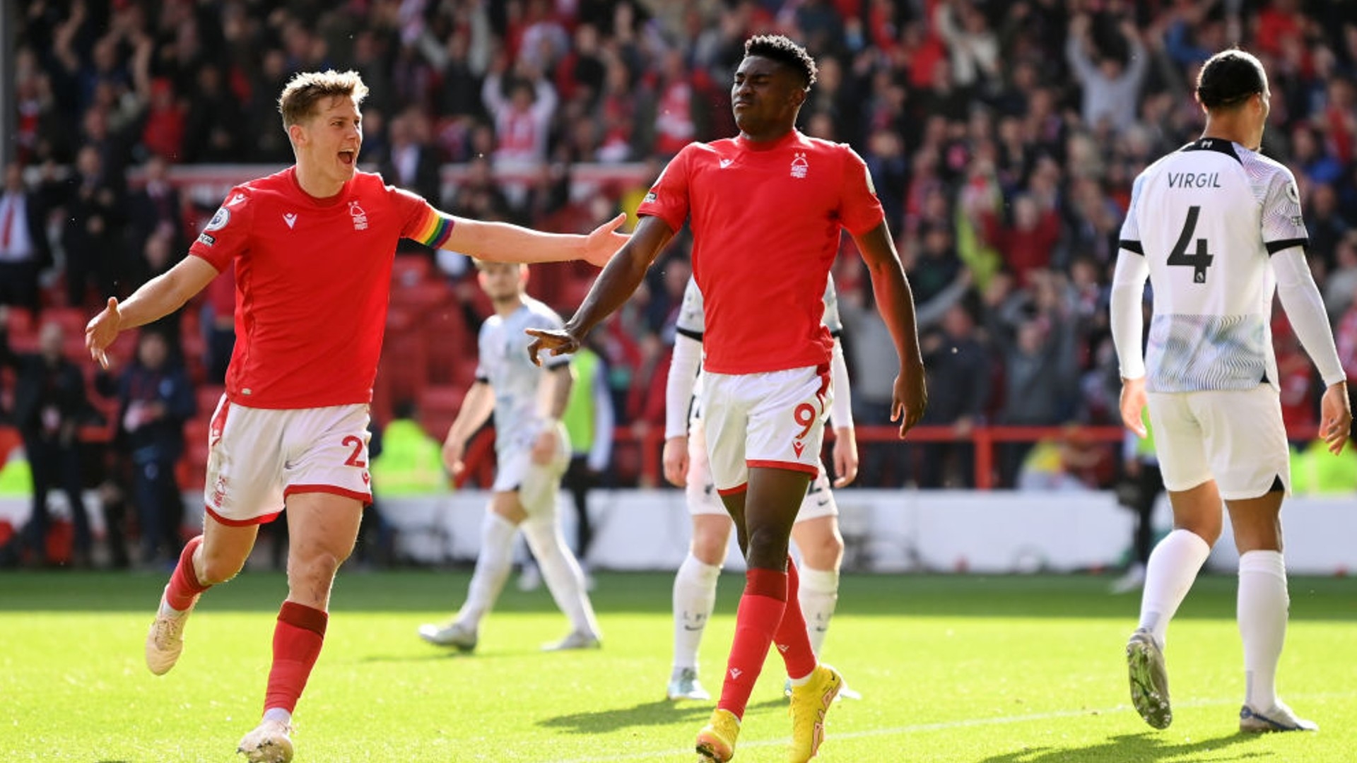 伸手防守与 伸手防守与